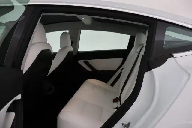 Valkoinen Sedan, Tesla Model 3 – LPB-456