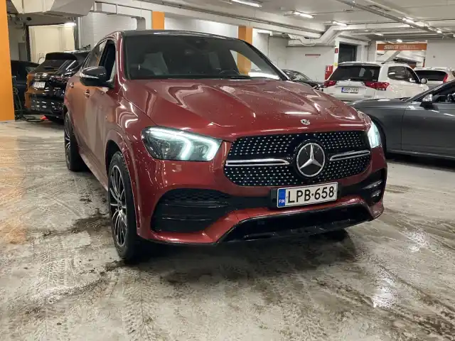 Punainen Maastoauto, Mercedes-Benz GLE – LPB-658