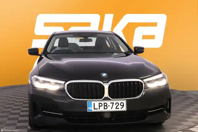 Musta Sedan, BMW 530 – LPB-729