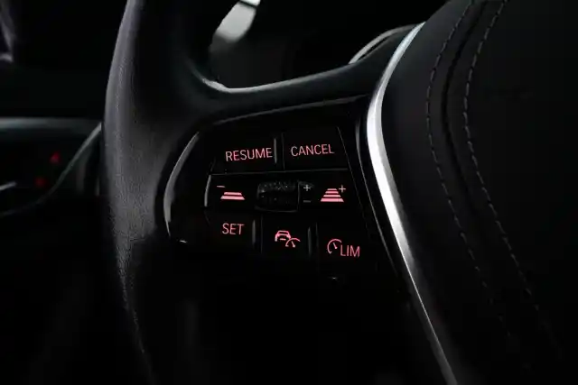 Musta Sedan, BMW 530 – LPB-729