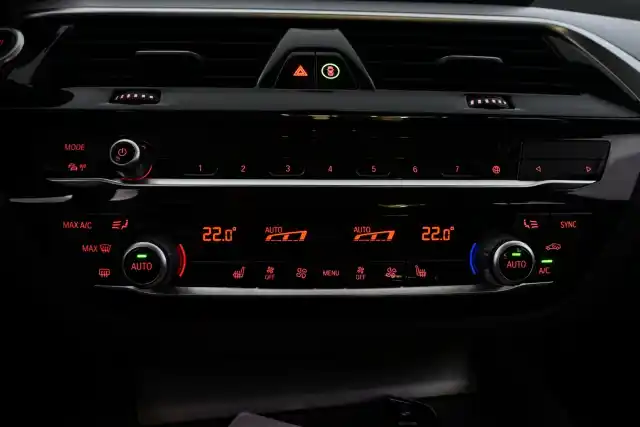 Musta Sedan, BMW 530 – LPB-729