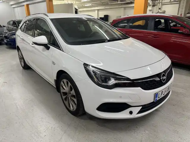 Valkoinen Farmari, Opel Astra – LPJ-181