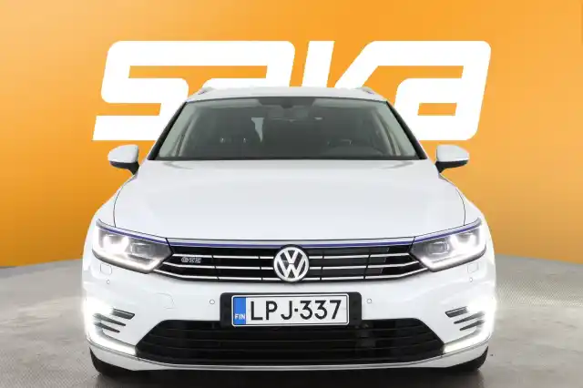 Valkoinen Farmari, Volkswagen Passat – LPJ-337