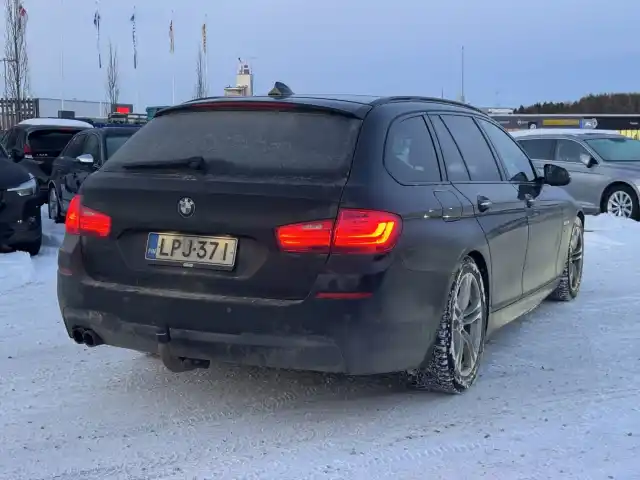 Musta Farmari, BMW 530 – LPJ-371