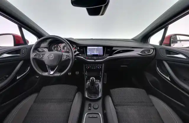Punainen Farmari, Opel Astra – LPJ-852
