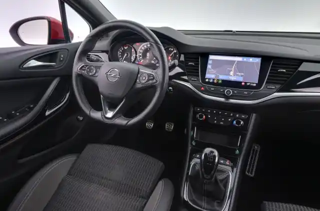 Punainen Farmari, Opel Astra – LPJ-852