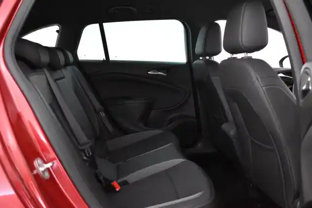 Punainen Farmari, Opel Astra – LPJ-852