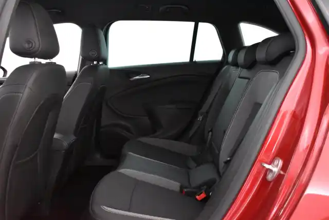 Punainen Farmari, Opel Astra – LPJ-852