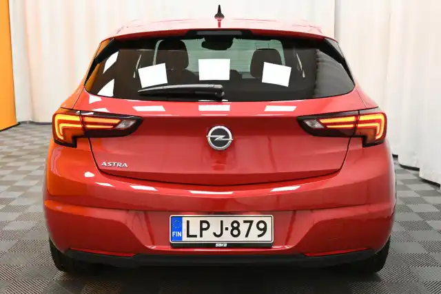 Punainen Viistoperä, Opel Astra – LPJ-879