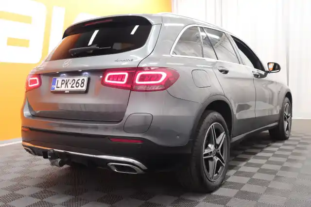 Harmaa Maastoauto, Mercedes-Benz GLC – LPK-268