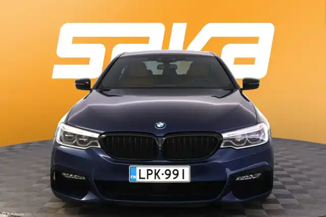 Sininen Sedan, BMW 530 – LPK-991