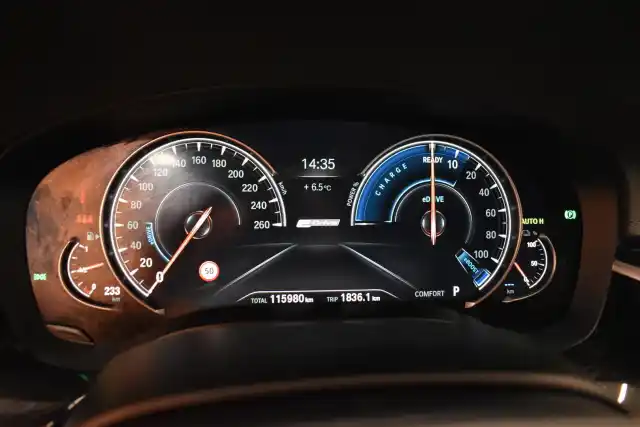 Sininen Sedan, BMW 530 – LPK-991