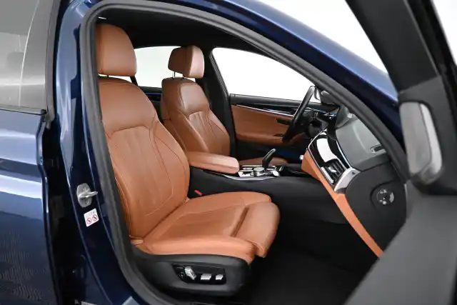 Sininen Sedan, BMW 530 – LPK-991