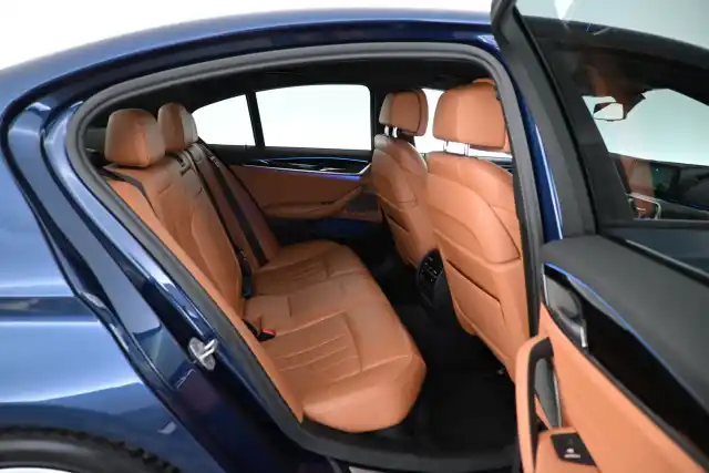 Sininen Sedan, BMW 530 – LPK-991
