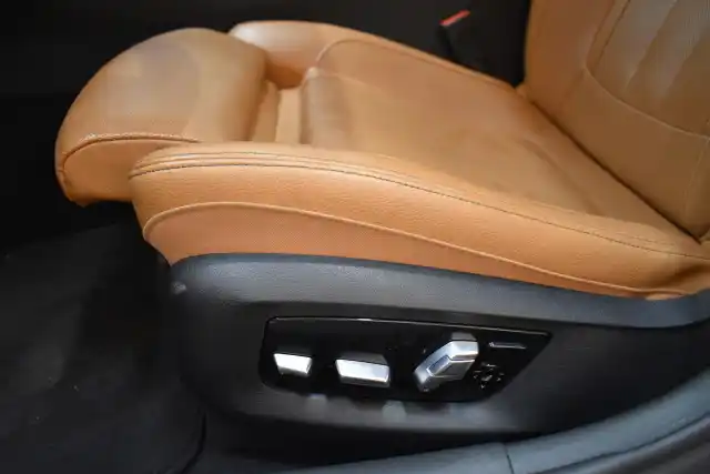 Sininen Sedan, BMW 530 – LPK-991