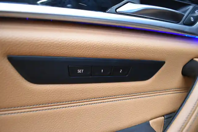 Sininen Sedan, BMW 530 – LPK-991