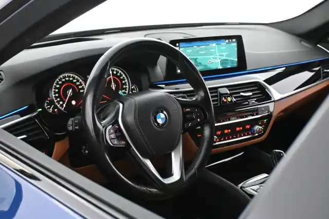 Sininen Sedan, BMW 530 – LPK-991