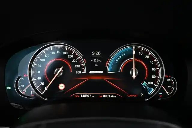 Sininen Sedan, BMW 530 – LPK-991