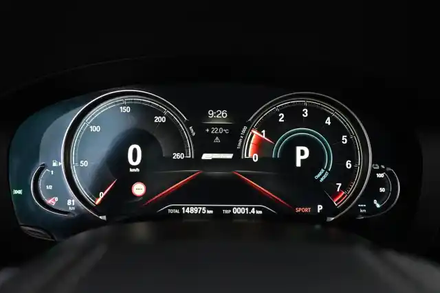 Sininen Sedan, BMW 530 – LPK-991
