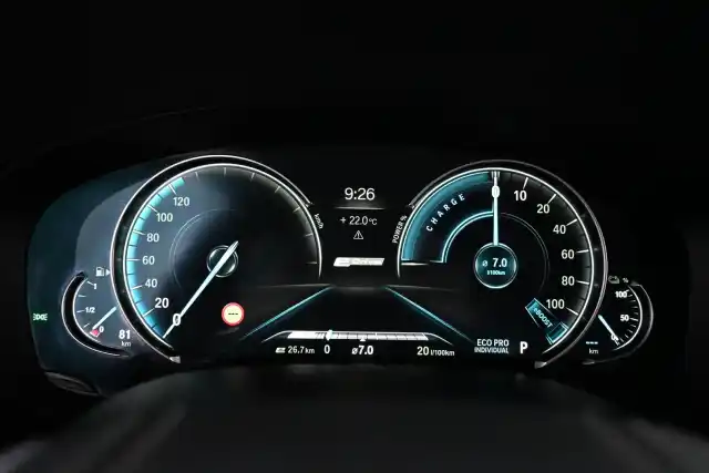 Sininen Sedan, BMW 530 – LPK-991