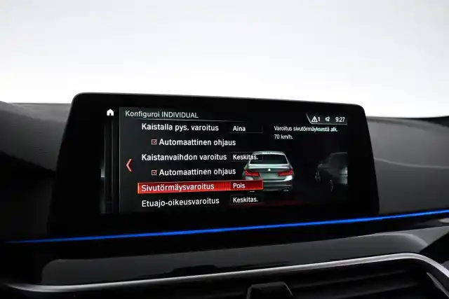 Sininen Sedan, BMW 530 – LPK-991