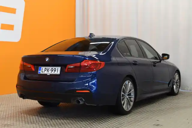 Sininen Sedan, BMW 530 – LPK-991