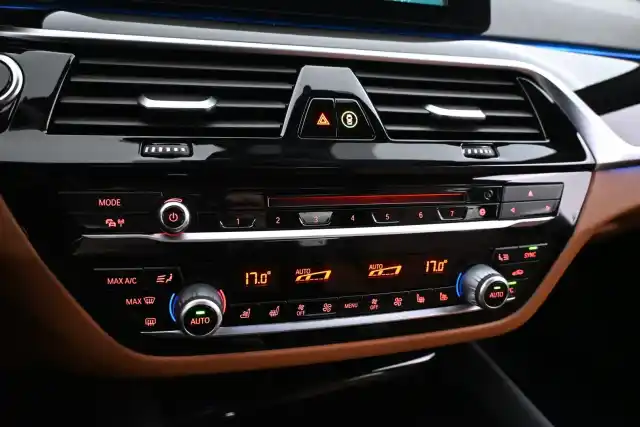 Sininen Sedan, BMW 530 – LPK-991