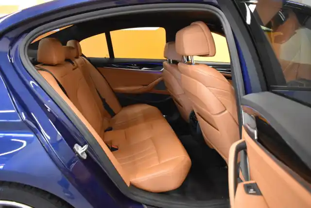 Sininen Sedan, BMW 530 – LPK-991