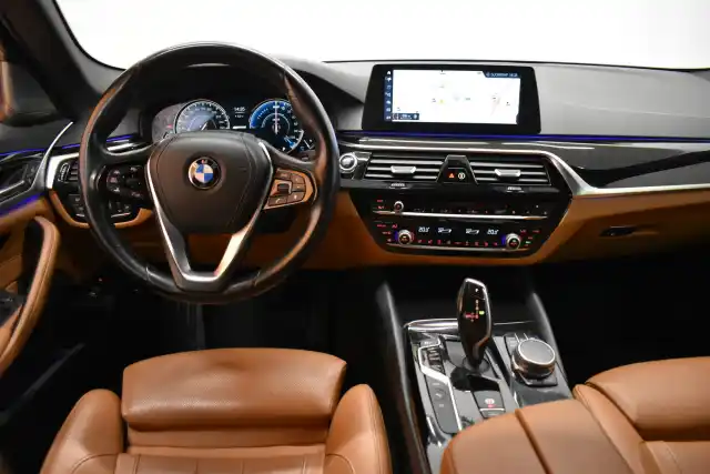 Sininen Sedan, BMW 530 – LPK-991