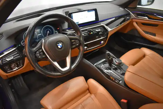 Sininen Sedan, BMW 530 – LPK-991