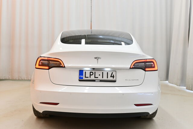 Valkoinen Sedan, Tesla Model 3 – LPL-114