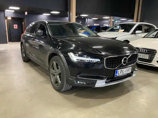 Musta Farmari, Volvo V90 Cross Country – LPL-197