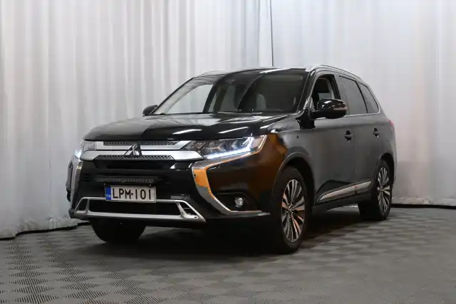 Musta Maastoauto, Mitsubishi Outlander – LPM-101