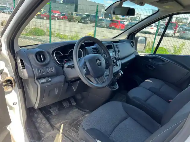 Valkoinen Pakettiauto, Renault Trafic – LPN-255