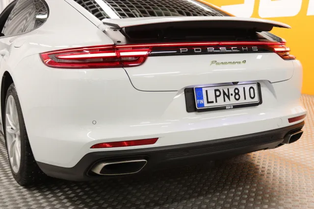 Valkoinen Sedan, Porsche Panamera – LPN-810
