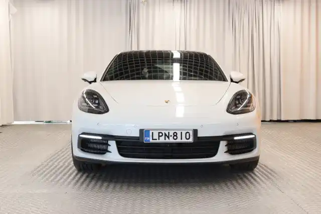 Valkoinen Viistoperä, Porsche Panamera – LPN-810