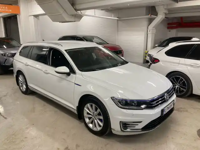 Valkoinen Farmari, Volkswagen Passat – LPN-897