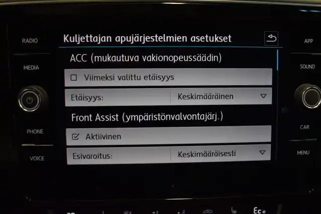 Valkoinen Farmari, Volkswagen Passat – LPN-919