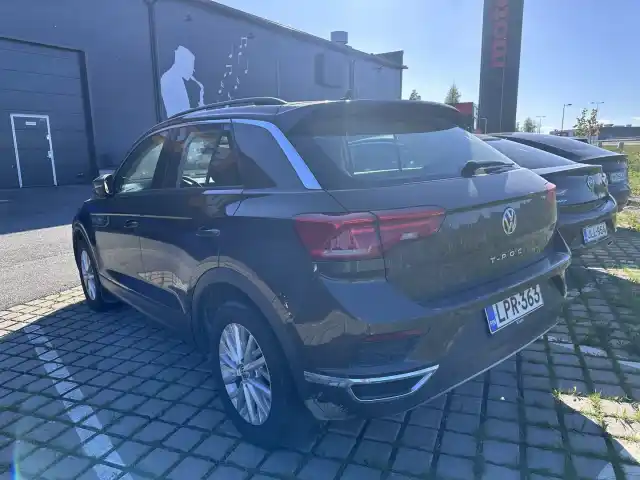 Ruskea (beige) Maastoauto, Volkswagen T-Roc – LPR-363
