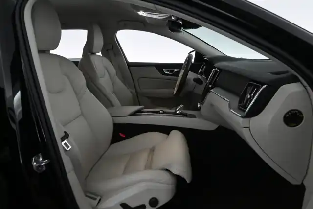 Musta Farmari, Volvo V60 – LPR-620