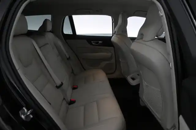Musta Farmari, Volvo V60 – LPR-620
