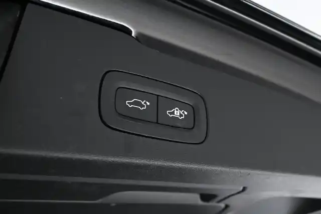 Musta Farmari, Volvo V60 – LPR-620