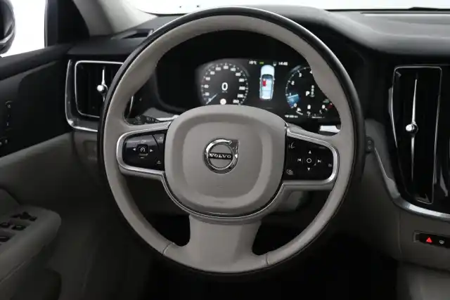 Musta Farmari, Volvo V60 – LPR-620