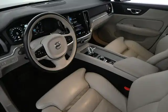 Musta Farmari, Volvo V60 – LPR-620