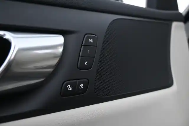 Musta Farmari, Volvo V60 – LPR-620