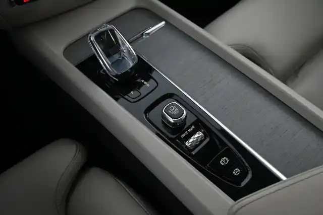 Musta Farmari, Volvo V60 – LPR-620