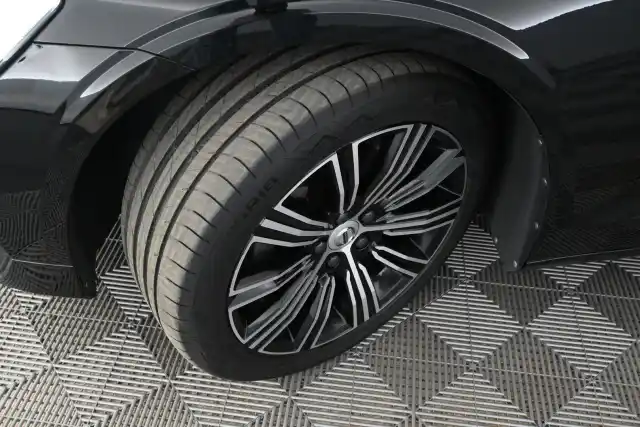 Musta Farmari, Volvo V60 – LPR-620