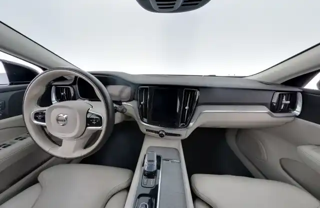 Musta Farmari, Volvo V60 – LPR-620
