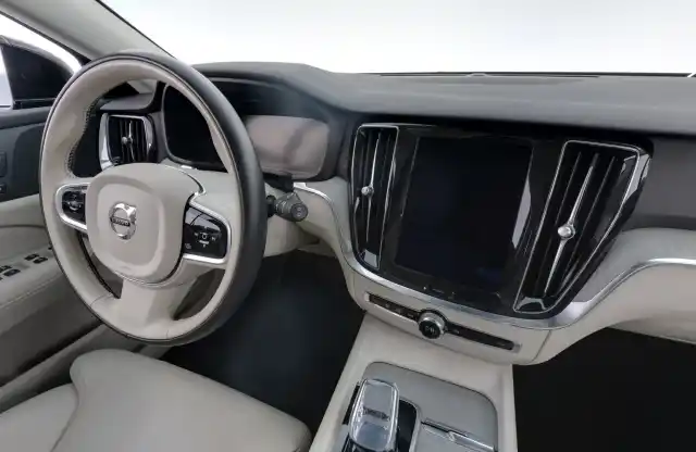 Musta Farmari, Volvo V60 – LPR-620