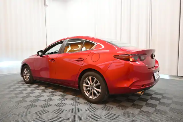 Punainen Sedan, Mazda 3 – LPR-636